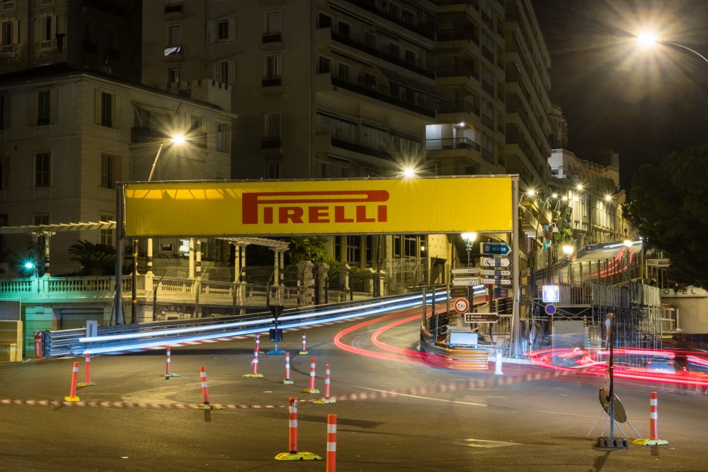 Nesta imagem podemos ver uma estrutura externa da Pirelli montada no GP de Mônaco.