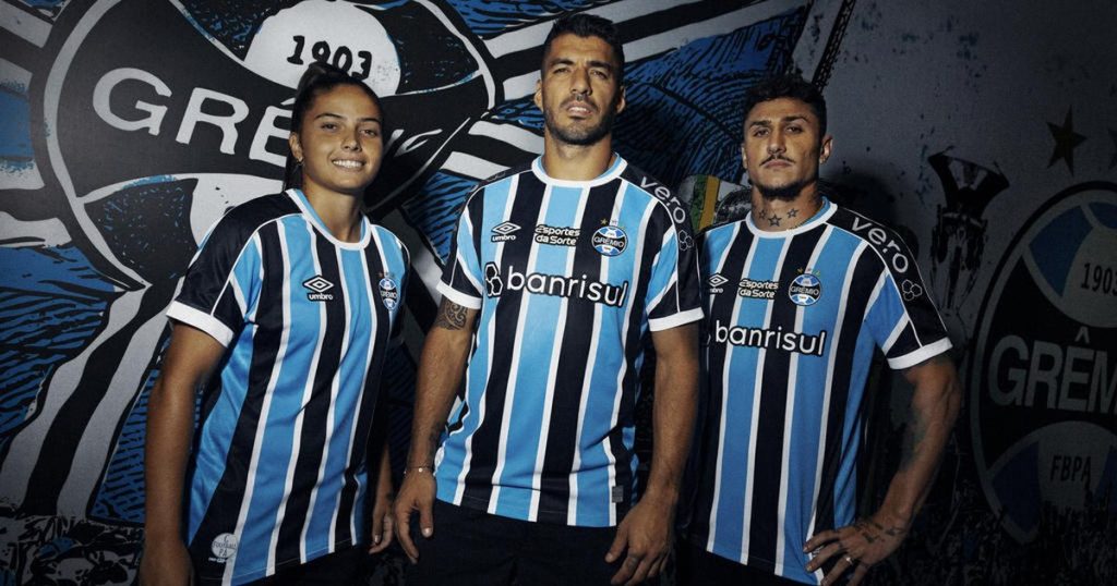 Uniforme do grêmio com seus patrocinadores.
