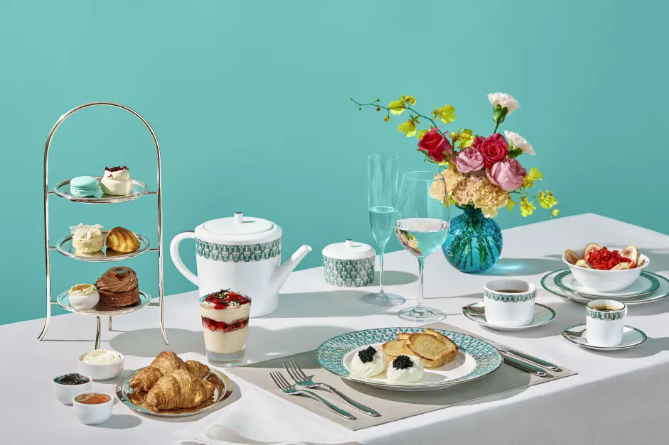 Mesa de café da Tiffany & Co., um exemplo de marketing de luxo.