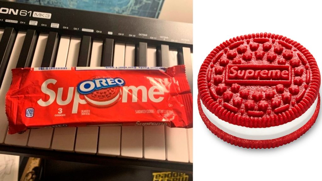 Biscoito vermelho com recheio branco, na embalagem vermelha também.