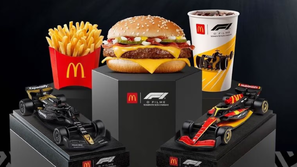 A campanha trouxe sanduíches temáticos, embalagens exclusivas e até produtos colecionáveis, tudo conectado ao universo das pistas.