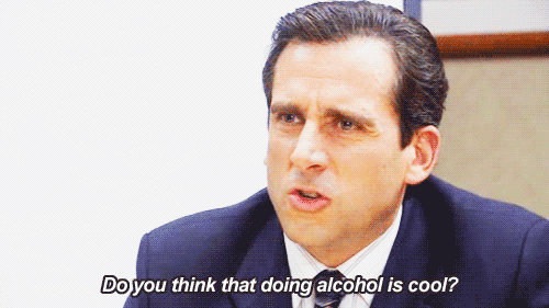 GIF da série The Office com o personagem Michael Scott perguntando "Do you think that doing alcohol is cool?", ilustrando a redução no consumo de bebidas alcoólicas impulsionada pelo uso de Ozempic.